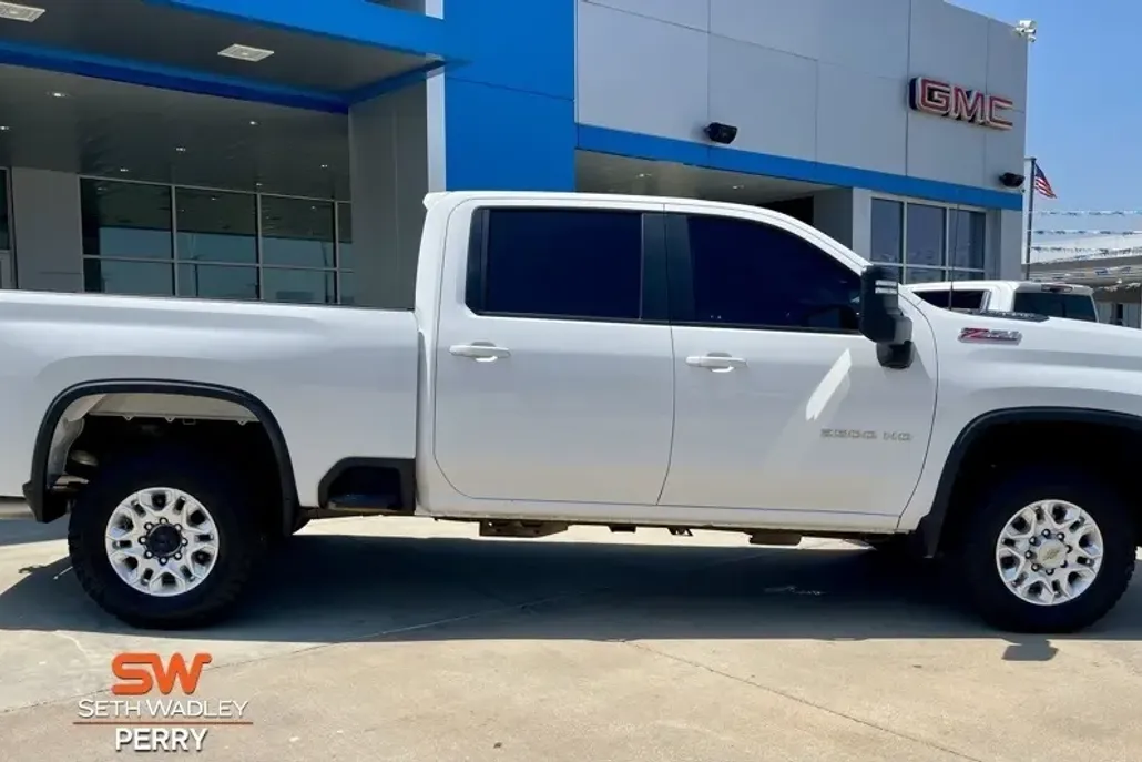 2023 Chevrolet Silverado LT 2500HD photo 1