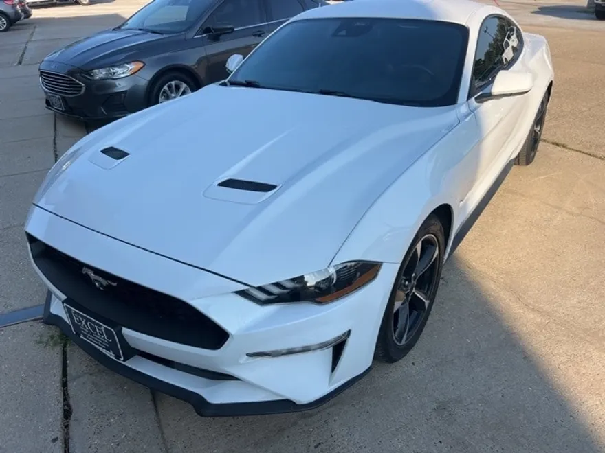 2021 Ford Mustang EcoBoost photo 1