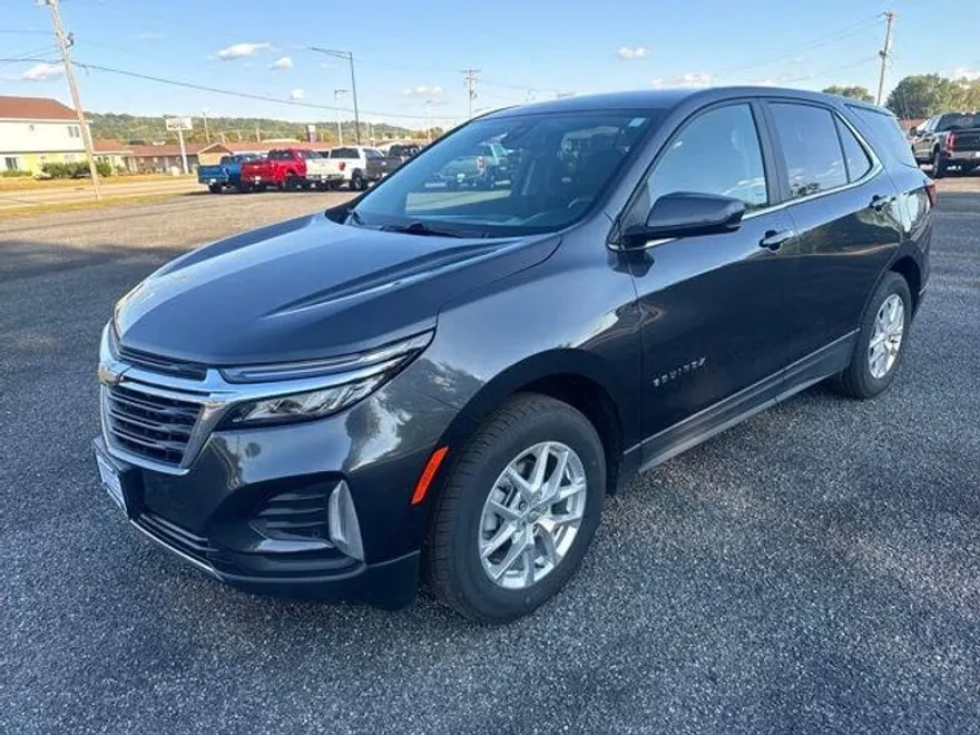 2022 Chevrolet Equinox LT photo 1