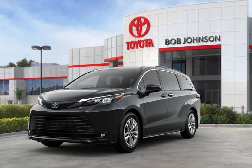2025 Toyota Sienna XLE photo 1
