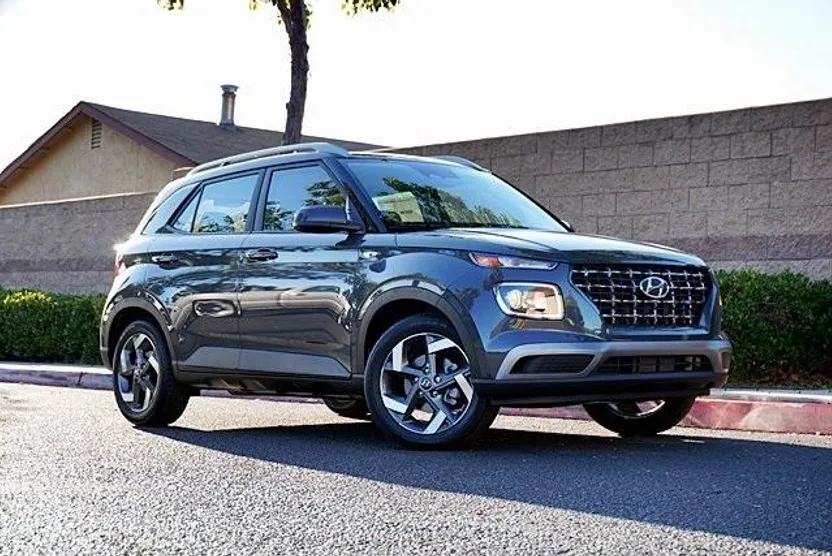 2025 Hyundai Venue SEL photo 1