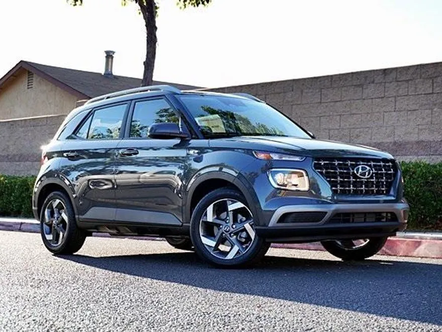 2025 Hyundai Venue SEL photo 1