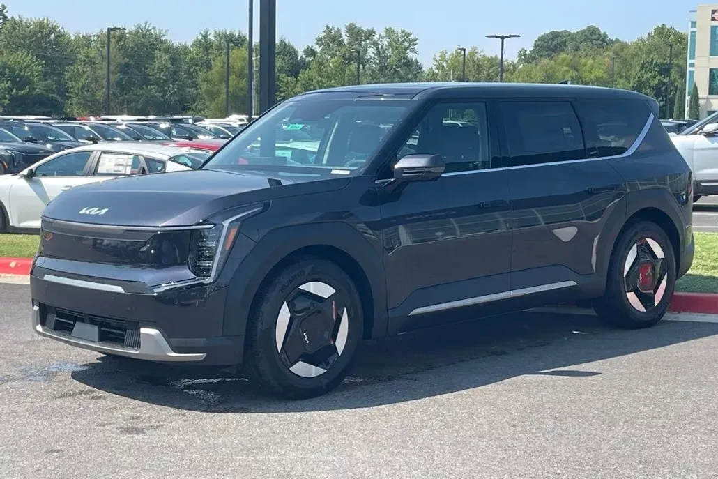 2026 Kia EV9 Light Long Range photo 1