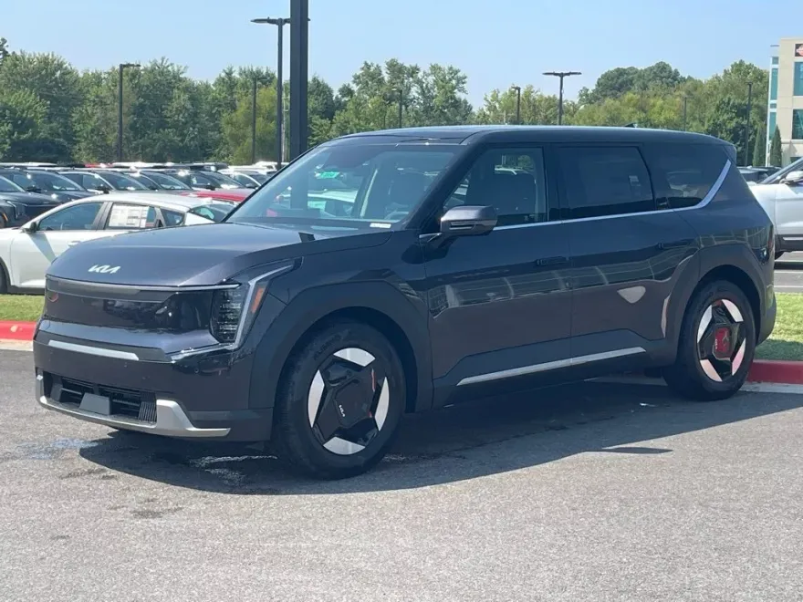 2026 Kia EV9 Light Long Range photo 1
