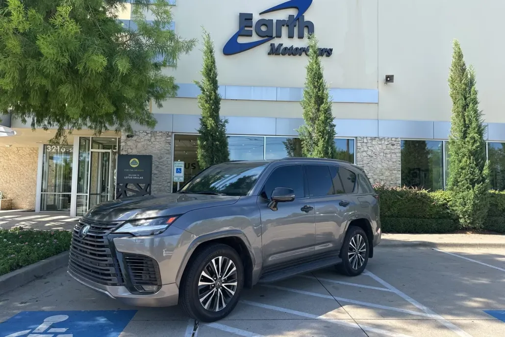 2023 Lexus LX 600 Premium photo 1