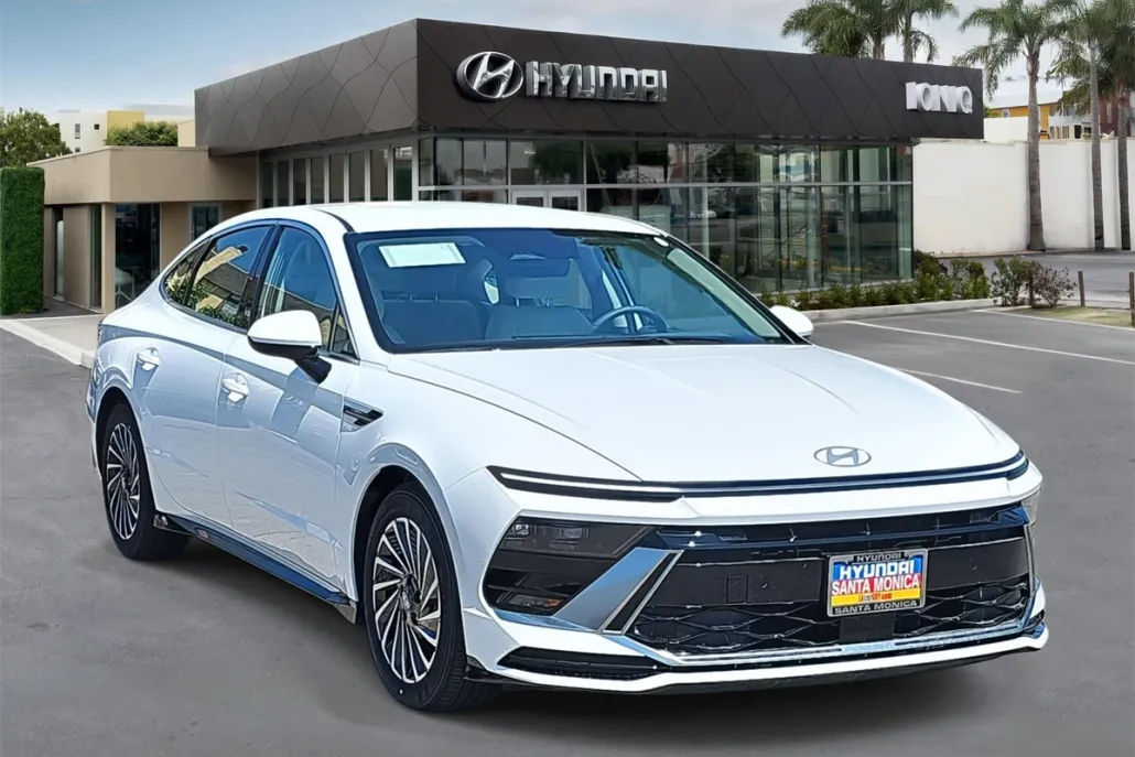 2025 Hyundai Sonata Hybrid SEL photo 1