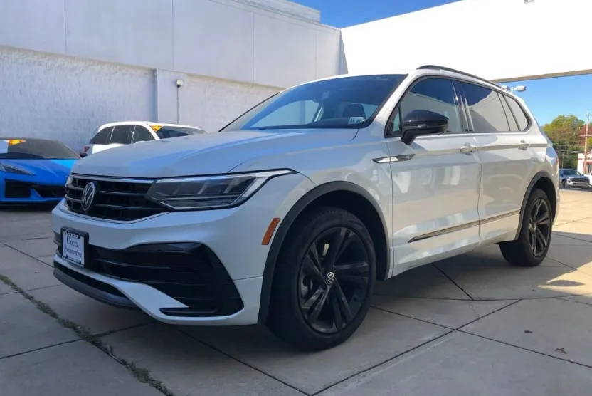 2023 Volkswagen Tiguan SE R-Line Black photo 1
