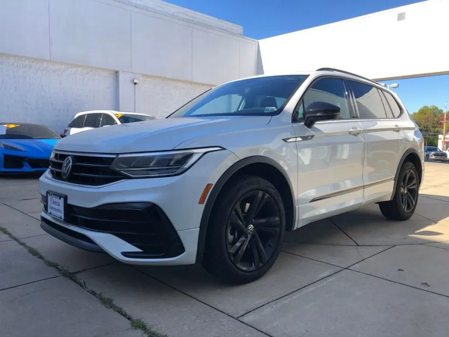 2023 Volkswagen Tiguan SE R-Line Black photo 1