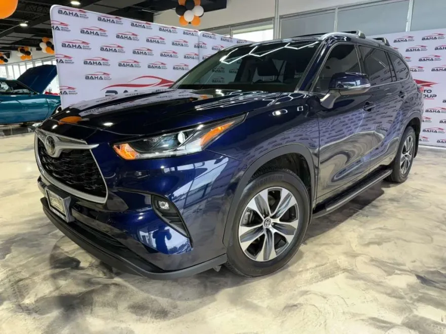 2021 Toyota Highlander XLE photo 1