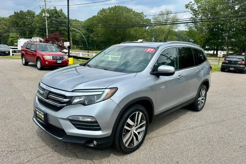 2017 Honda Pilot Touring photo 1