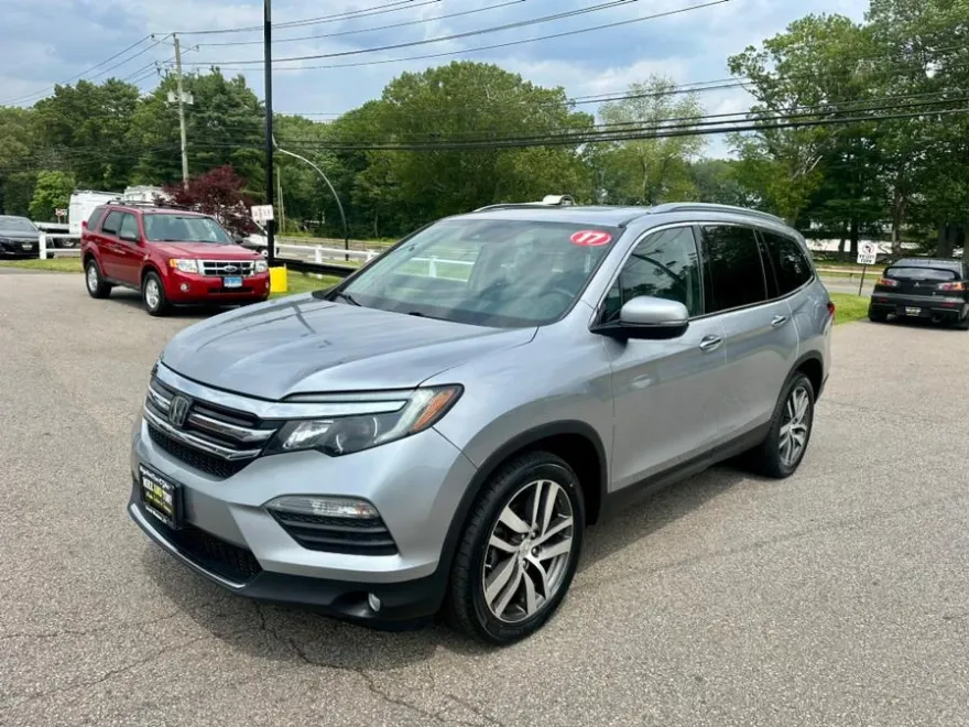 2017 Honda Pilot Touring photo 1