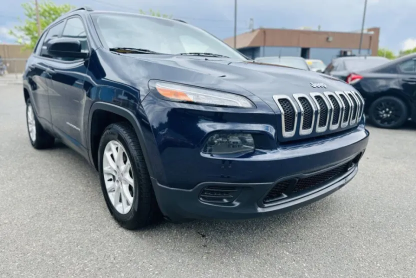 2016 Jeep Cherokee Sport photo 1