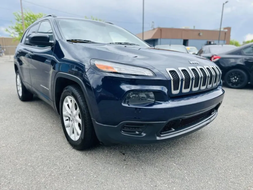 2016 Jeep Cherokee Sport photo 1