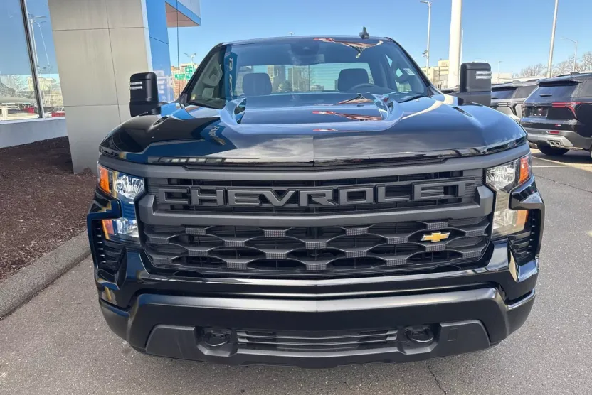 2025 Chevrolet Silverado 1500 photo 1