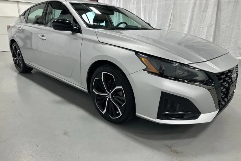 2024 Nissan Altima 2.5 SR photo 1