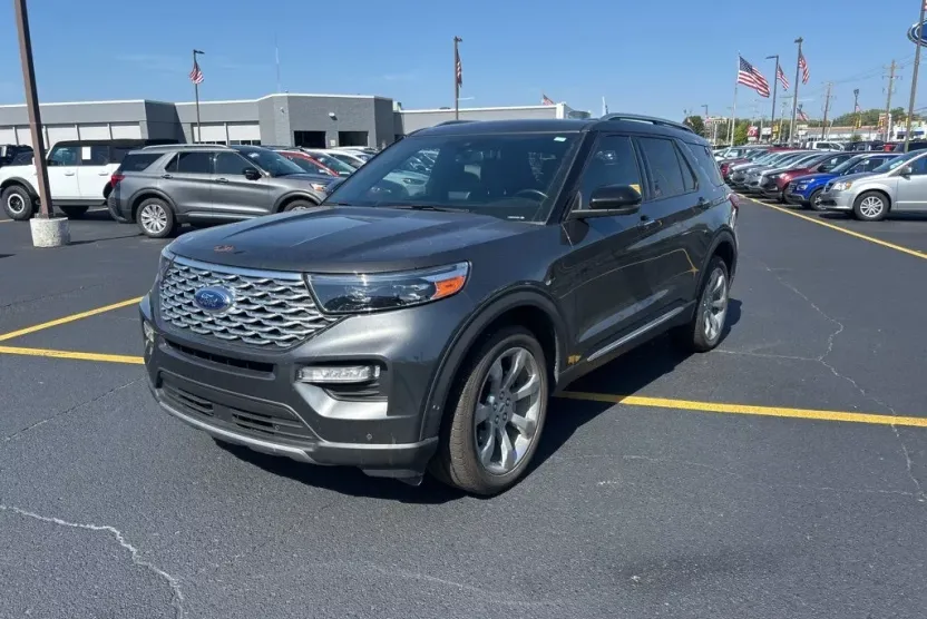 2020 Ford Explorer Platinum photo 1