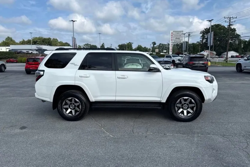 2022 Toyota 4Runner TRD Off-Road Premium photo 1