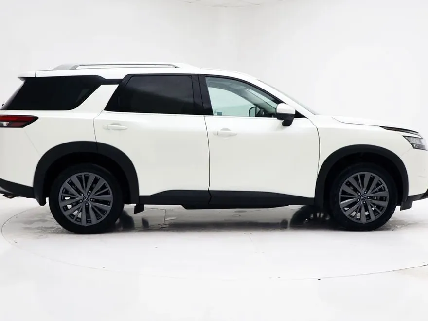 2024 Nissan Pathfinder SL photo 1