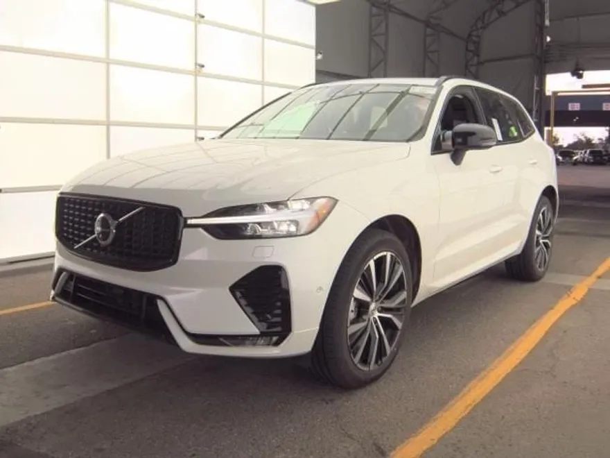 2025 Volvo XC60 B5 Plus photo 1