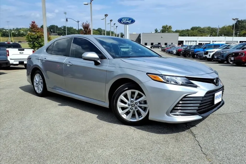 2024 Toyota Camry LE photo 1