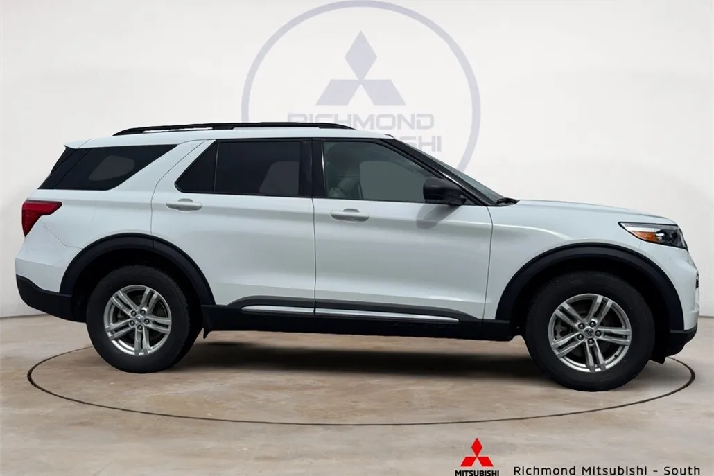 2022 Ford Explorer XLT photo 1