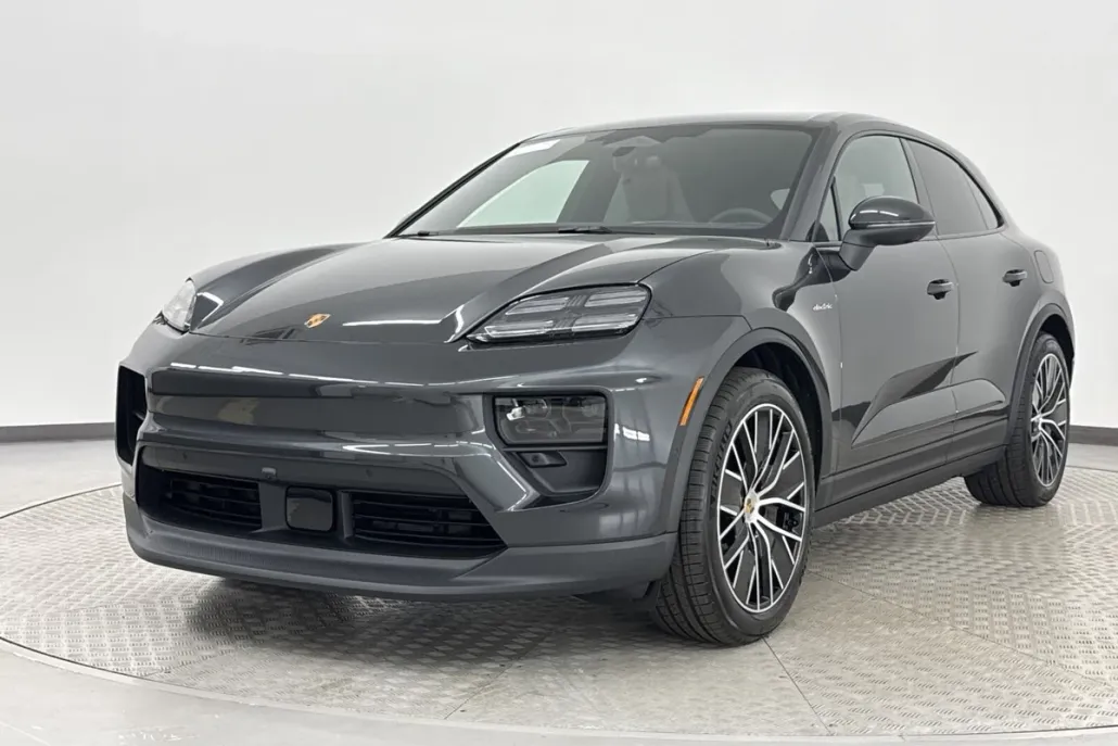 2025 Porsche Macan Electric photo 1