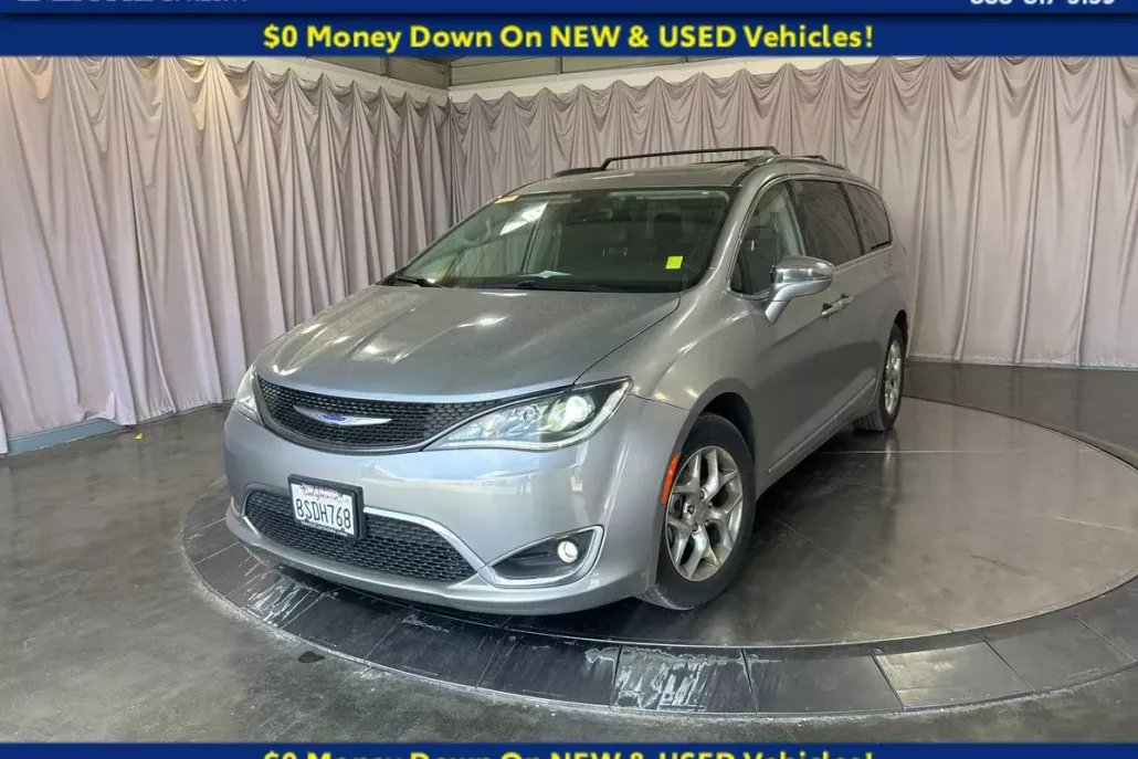 2018 Chrysler Pacifica Limited photo 1