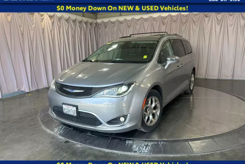 2018 Chrysler Pacifica Limited photo 1