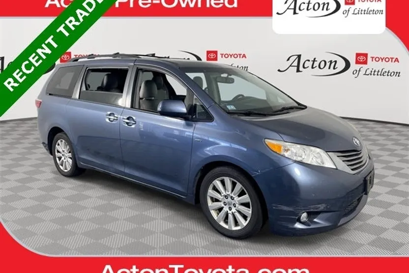 2017 Toyota Sienna Limited XLE Premium photo 1