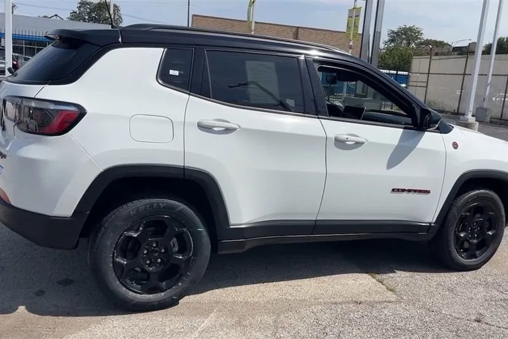 2024 Jeep Compass Trailhawk photo 1
