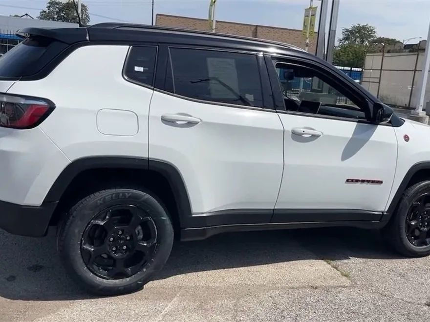 2024 Jeep Compass Trailhawk photo 1