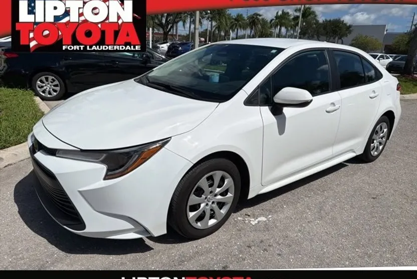 2024 Toyota Corolla LE photo 1