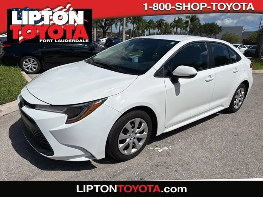 2024 Toyota Corolla LE photo 1