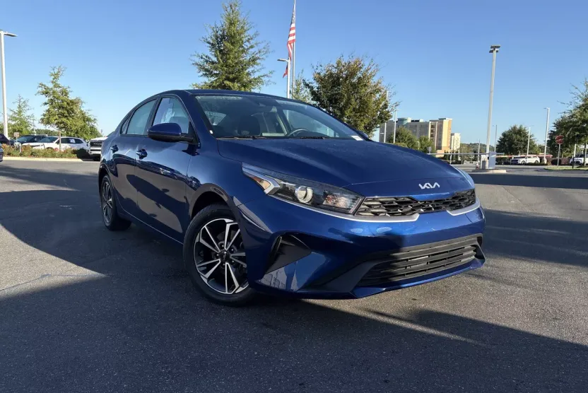 2023 Kia Forte LXS photo 1