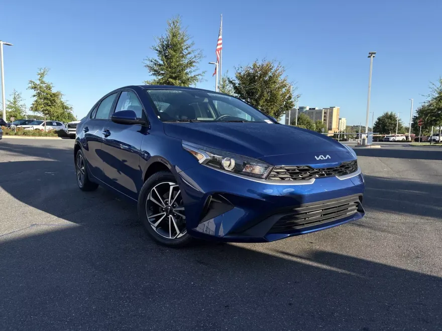 2023 Kia Forte LXS photo 1