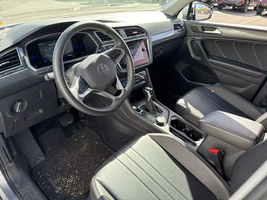2022 Volkswagen Tiguan SE photo 1