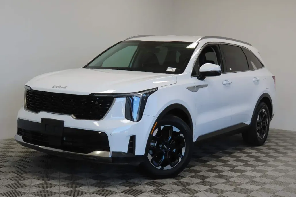 2024 Kia Sorento S photo 1