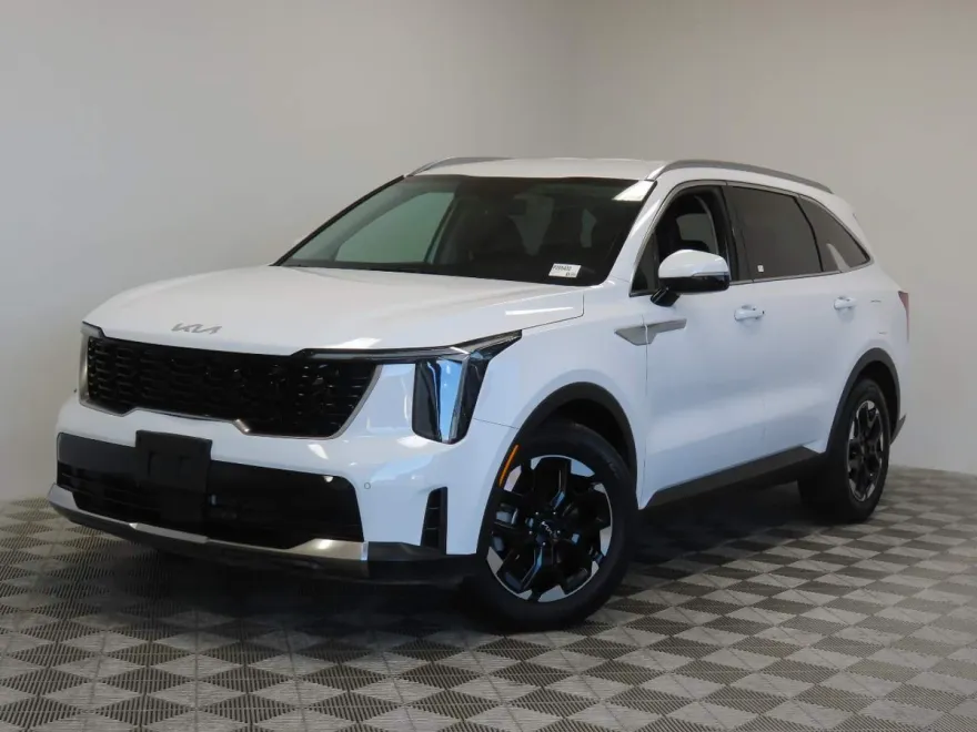 2024 Kia Sorento S photo 1