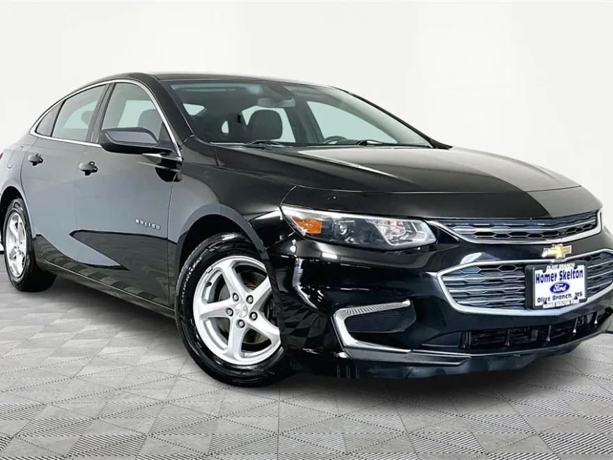 2017 Chevrolet Malibu LS photo 1