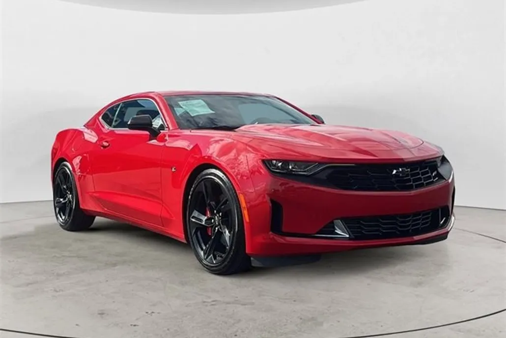 2023 Chevrolet Camaro 1LT photo 1