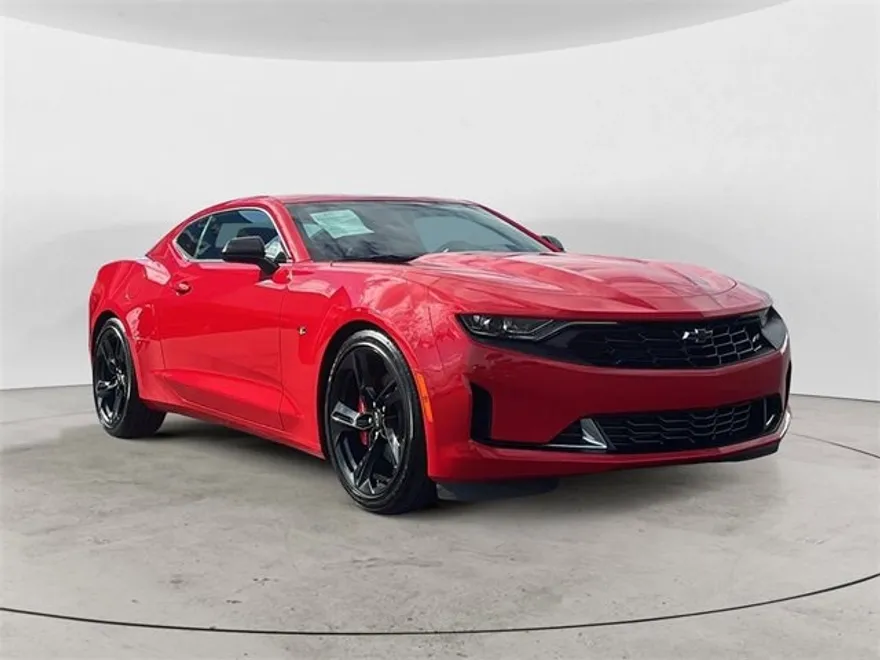2023 Chevrolet Camaro 1LT photo 1