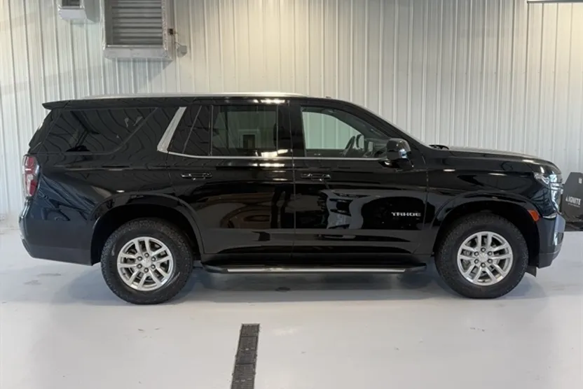 2023 Chevrolet Tahoe LT photo 1