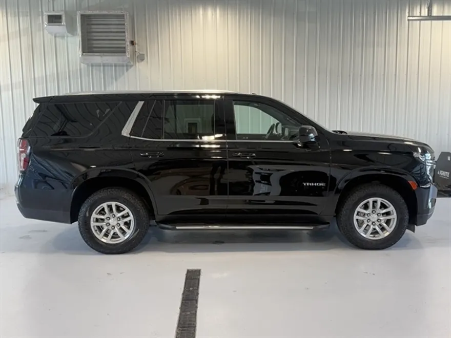 2023 Chevrolet Tahoe LT photo 1
