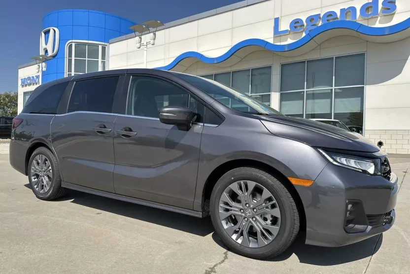 2026 Honda Odyssey Touring photo 1