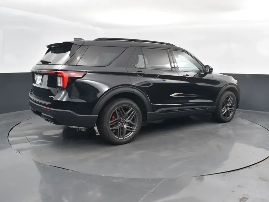 2025 Ford Explorer ST-Line photo 1