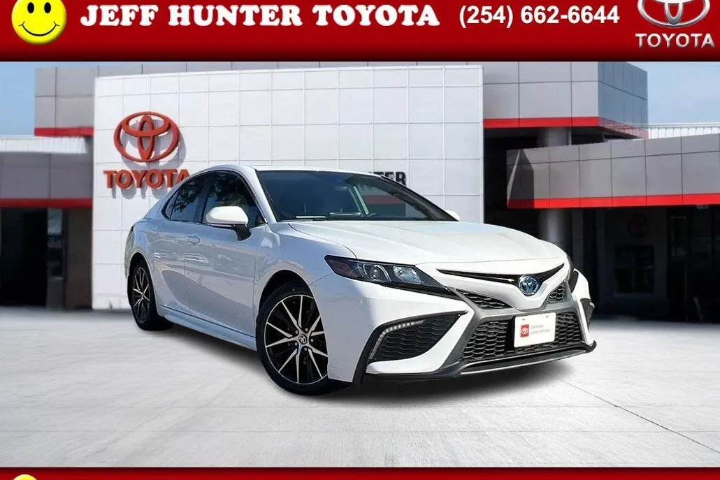 2022 Toyota Camry Hybrid SE photo 1