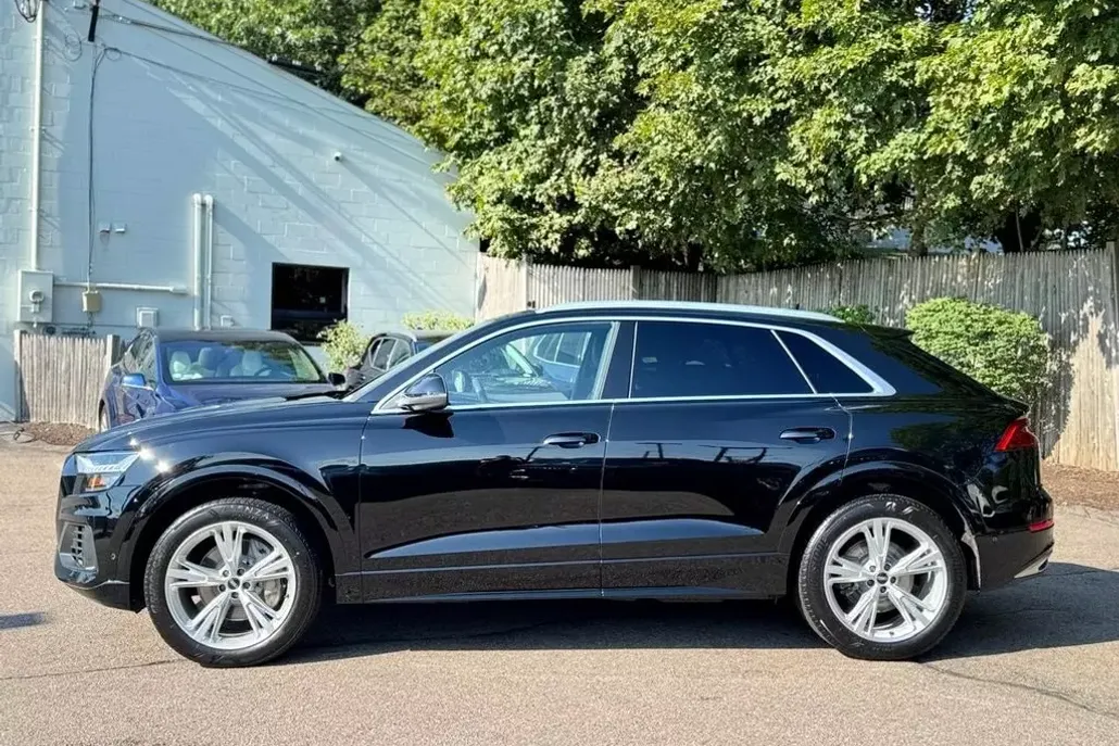 2021 Audi Q8 55 Premium Plus photo 1
