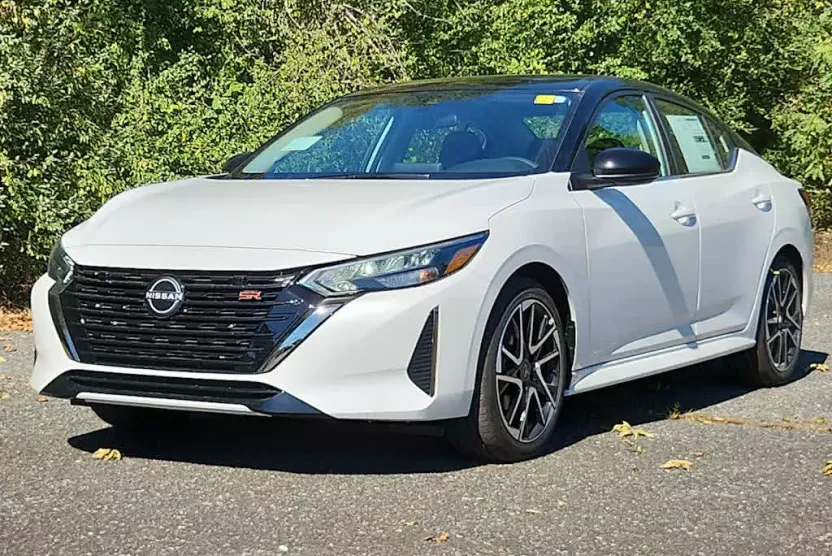 2025 Nissan Sentra SR photo 1
