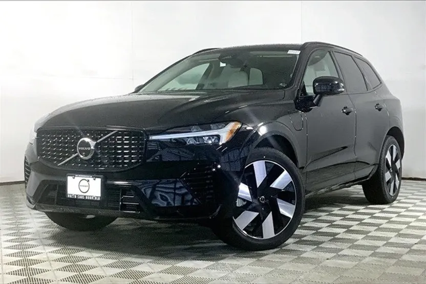 2025 Volvo XC60 Hybrid T8 Plus photo 1