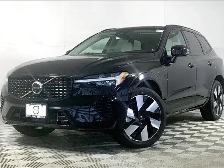 2025 Volvo XC60 Hybrid T8 Plus photo 1